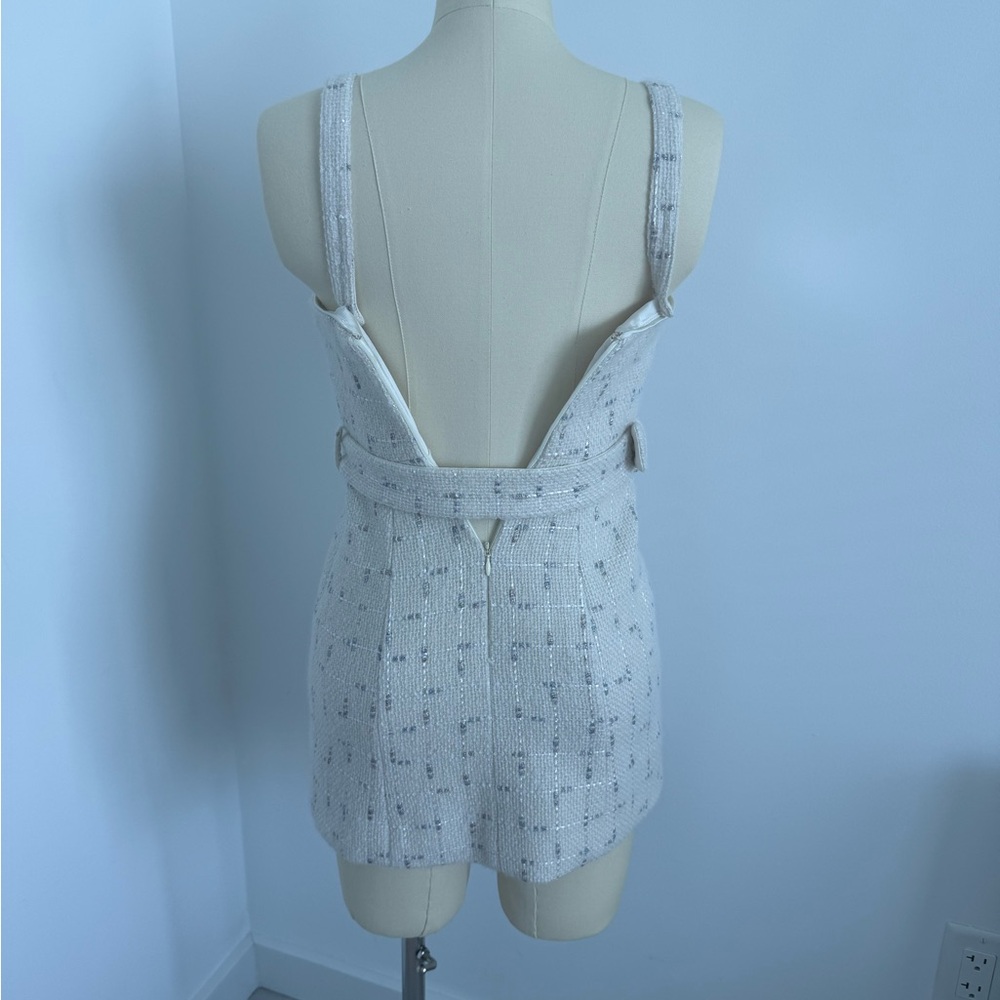 Chic White Mini Dress for Effortless Style - Picture 2 of 4